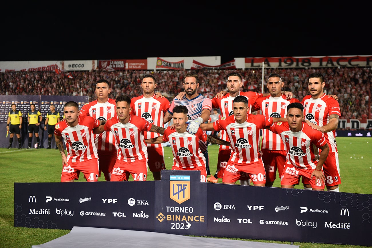 Equipo Formación Instituto fútbol.  Partido Instituto 1 Atlético Tucumán 1. 
Arriba Santiago Rodríguez, Adrián Martínez, Jorge Carranza, Leonel Mosevich, Fernando Alarcón y Gabriel Graciani, arriba de izquierda a derecha.
Abajo Giuliano Cerato, Nicolás Linares, Gastón Lodico, Brahian Cuello y Sebastián Corda.
(José Gabriel Hernández / La Voz)