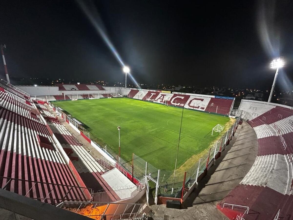 Instituto sigue con luz propia: calibraron las nuevas torres de iluminación