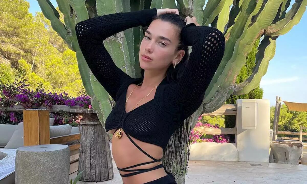 Dua Lipa posó con una bikini tan diminuta que rozó la censura, pero se llevó todos los elogios