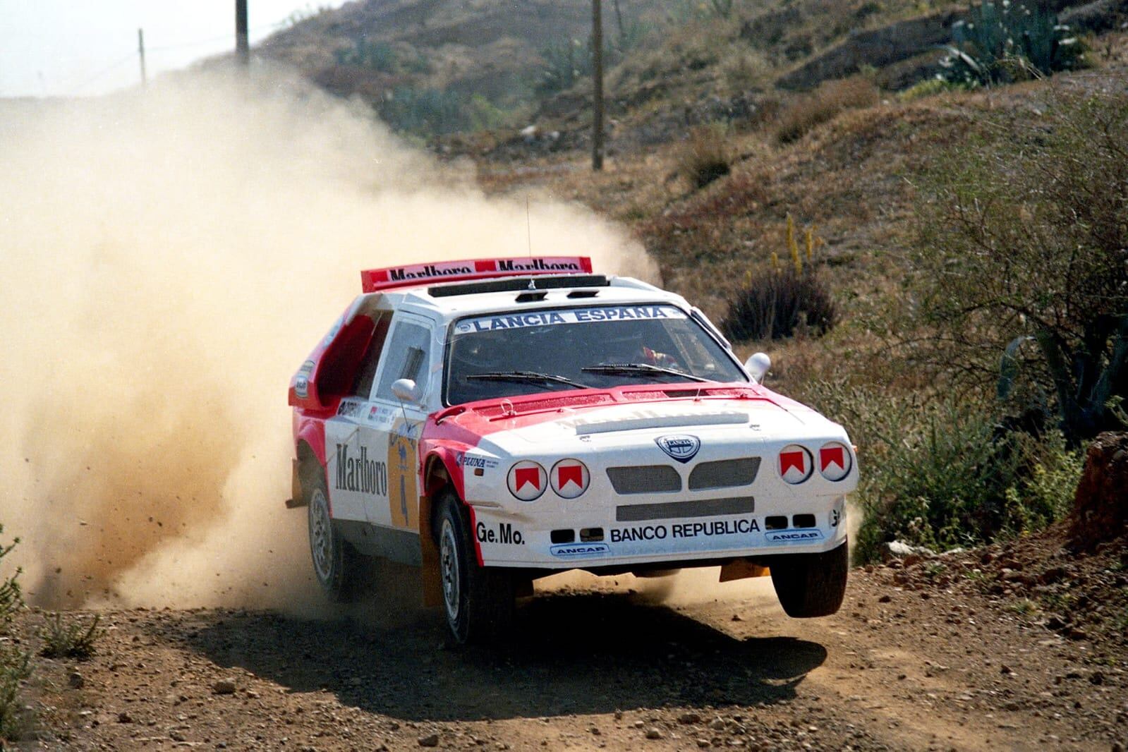 Con el Lancia Delta S4 Grupo B, durante el Campeonato Español de Rallies de Tierra 1988 que ganó (obtendría otras tres coronas), patrocinado por Marlboro.