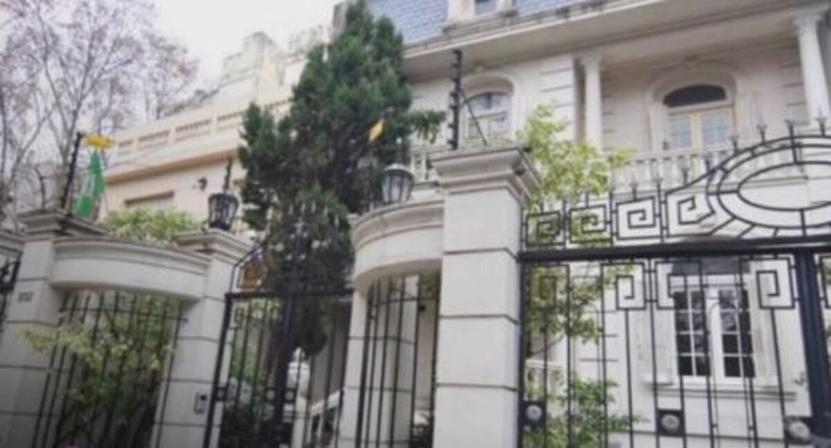 Jóvenes se reúnen en una mansión de Belgrano R y desafían las restricciones contra el coronavirus