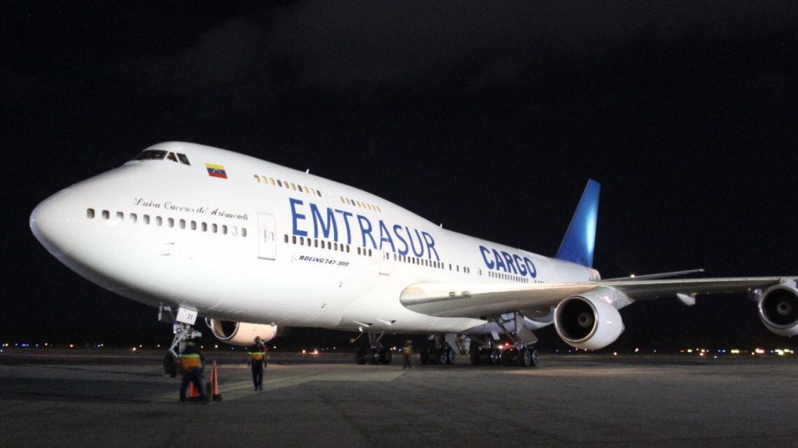 Avion venezolano-iraní retenido en Ezeiza. Gentileza Perfil.