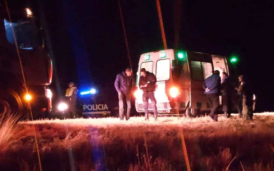 En el lugar del vuelco trabajó personal policial, del centro de salud y Bomberos Voluntarios de Bowen.