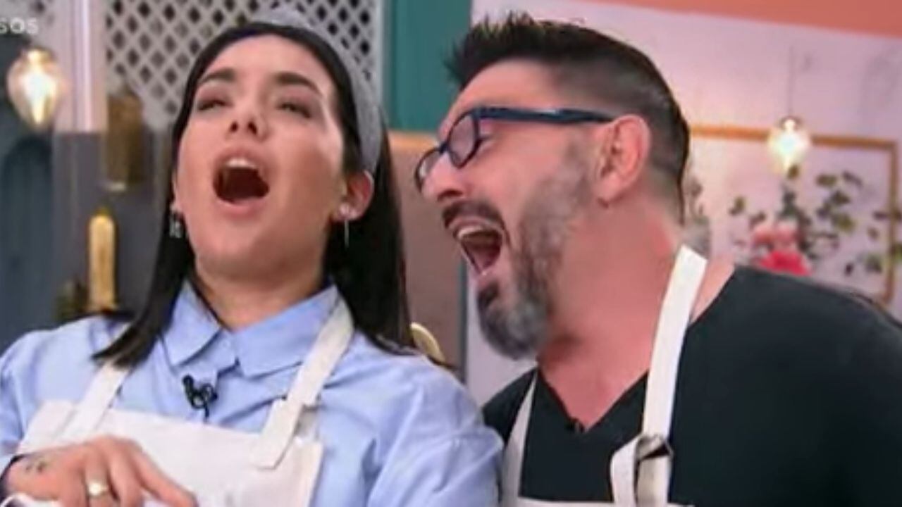 Ángela Leiva y Damián De Santo cantando en el segundo repechaje de Bake Off Famosos