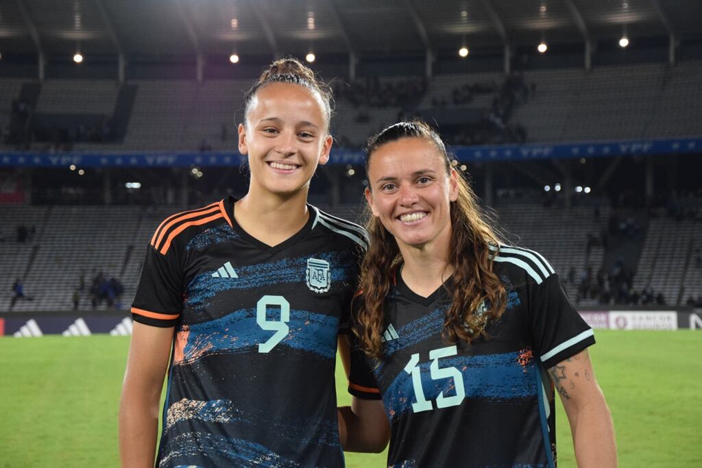 Paulina Gramaglia junto a Flor Bonsegundo, las cordobesas de la selección (Deportes Córdoba)