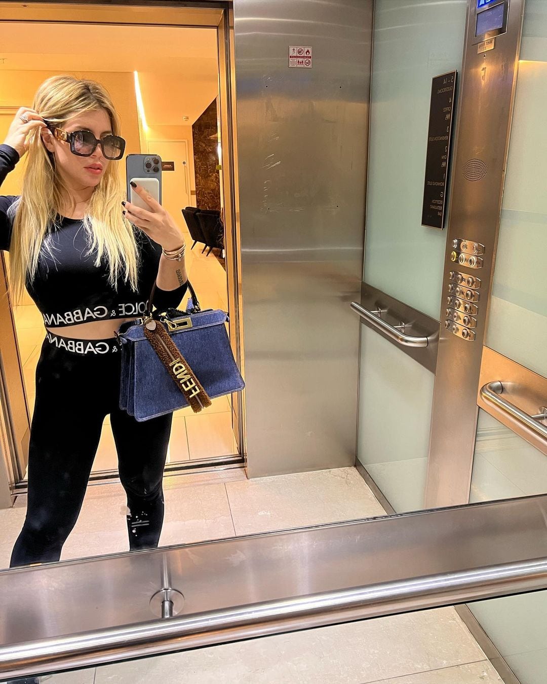 Wanda Nara enamoró en Londres con su conjunto de Dolce & Gabbana.