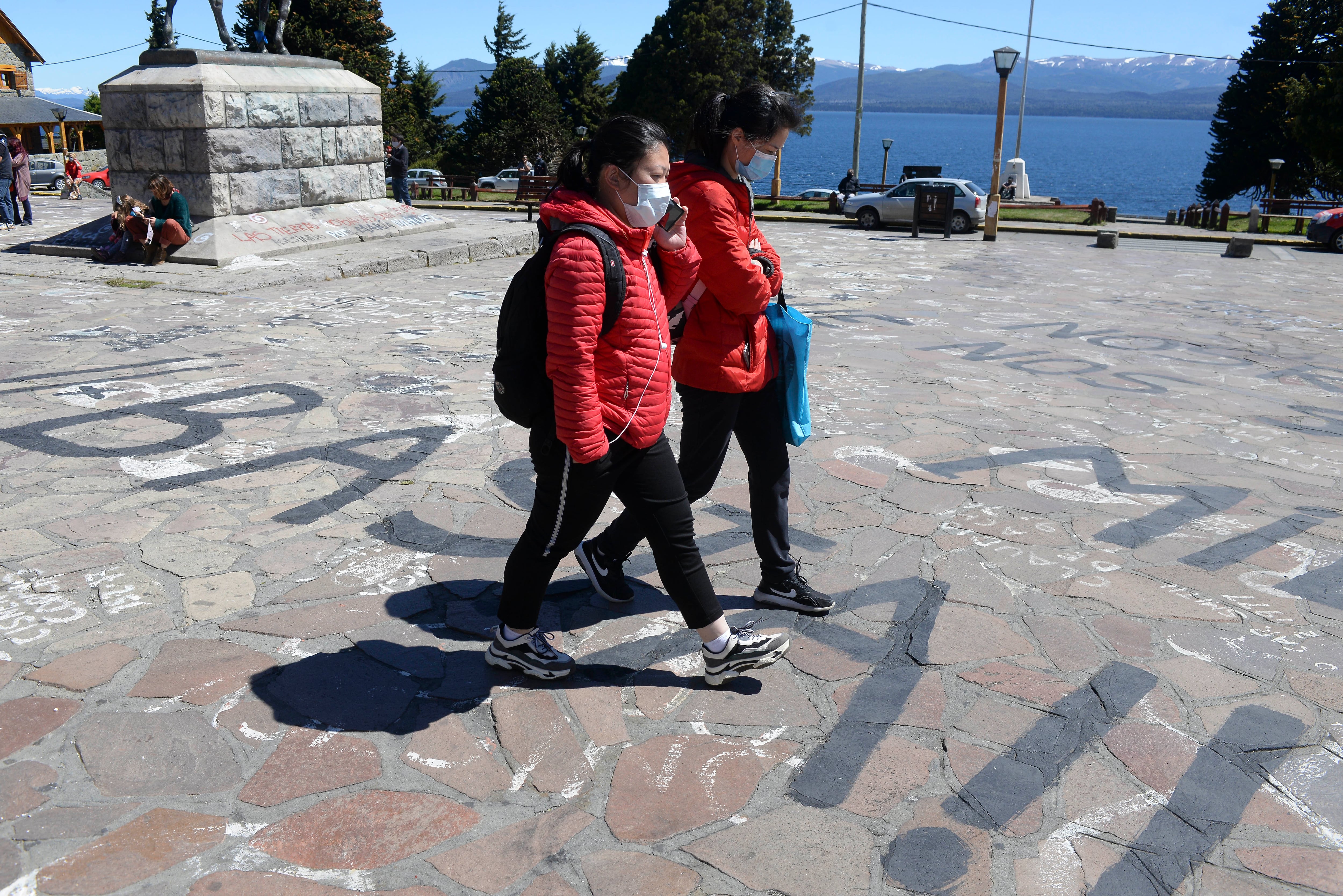 La APDH repudió las pintadas sobre los pañuelos de las Madres en Bariloche 