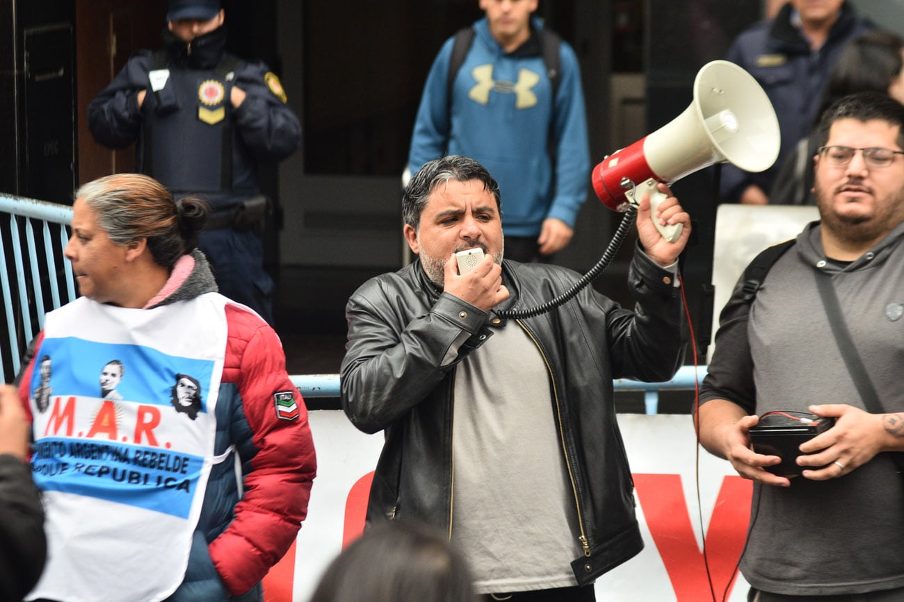 Emanuel Berardo en la concentración del Polo Obrero.