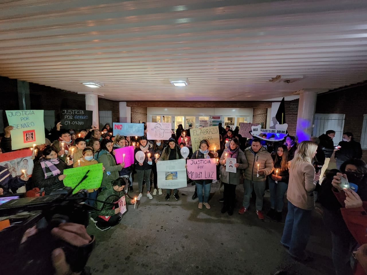 Marcha de las antorchas en la noche de este jueves en el Hospital Materno Neonatal.