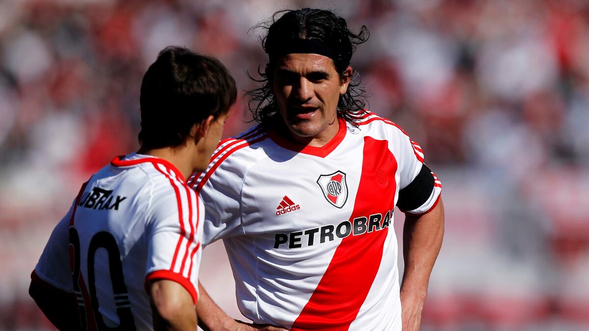 Ariel Ortega, el crack de la gambeta y el desparpajo argentino, cumple 50 años