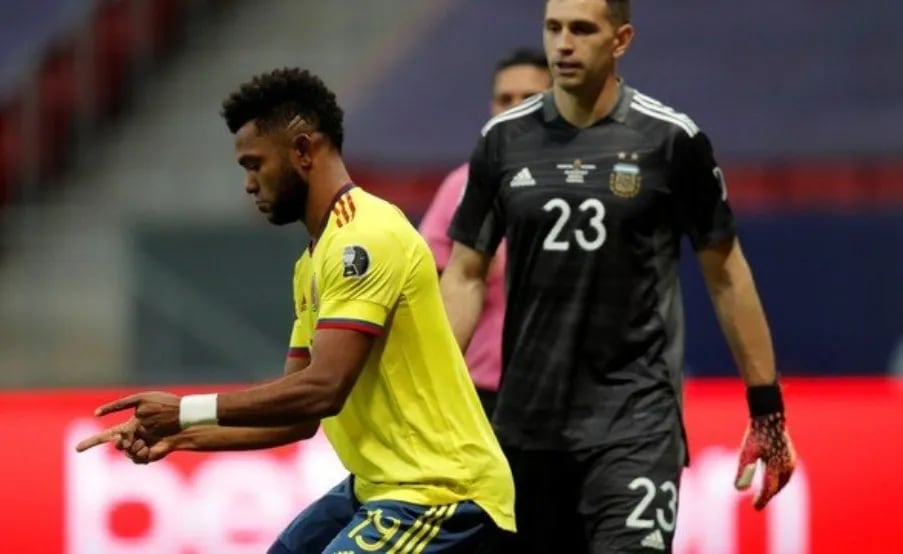 Dibu Martínez, la gran figura en las semifinales ante Colombia de la Copa América 2021. 