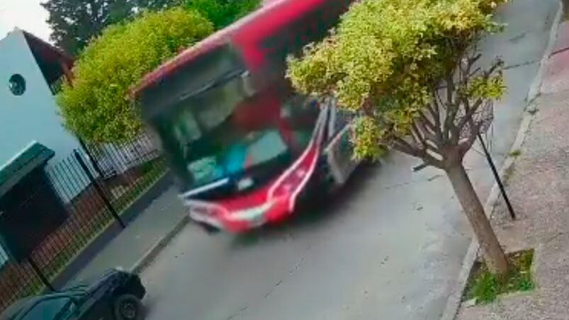 Un chico de 12 años se robó un colectivo de Ersa y manejó por más de tres kilómetros.