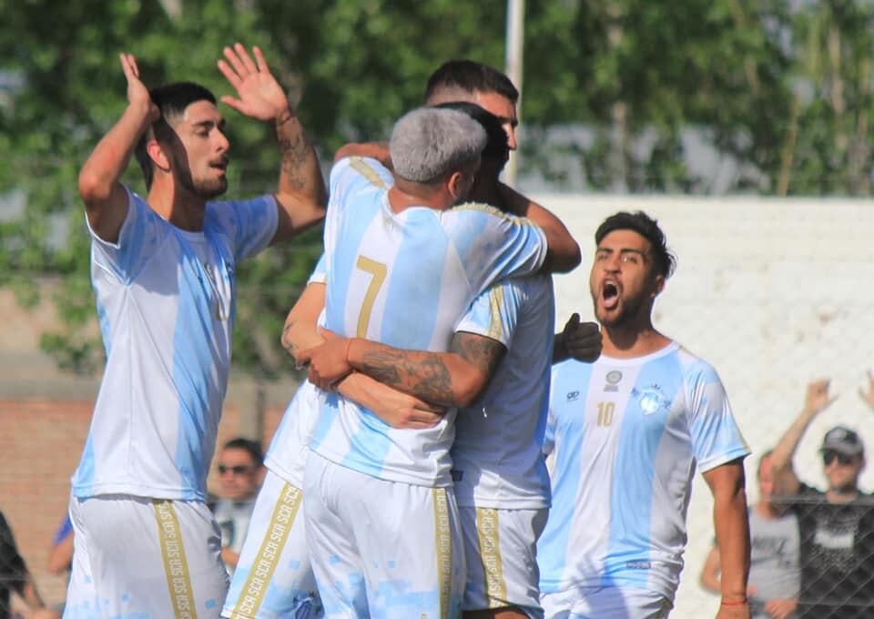 Argentino de Alvear en el Regional. Ganó 4-2 a Pacífico.