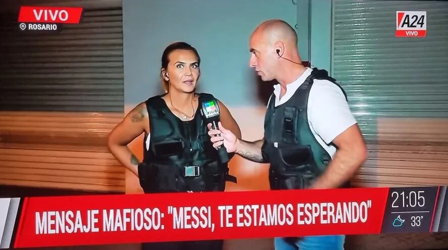 Granata y Trebucq simularon que tenían chalecos antibalas mientras salían al aire por televisión.