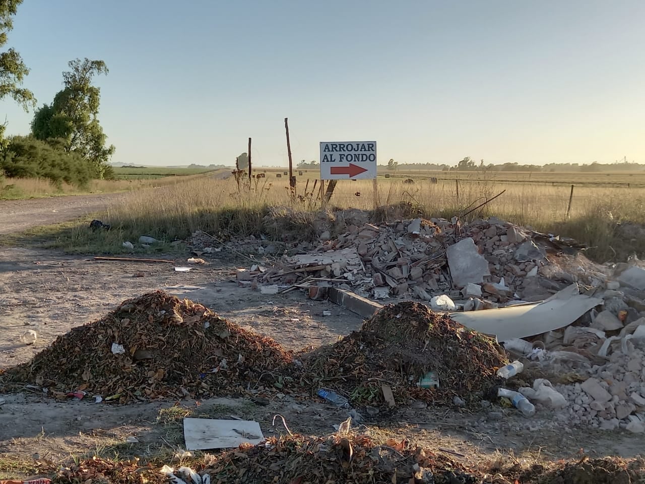 Cava de Aníbal Ponce al 3000 frente a la Escuela Nº 13