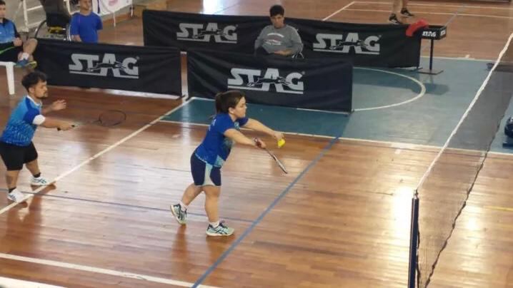 Karina Loyola juega al bádminton pero antes se dedicó al lanzamiento de jabalina y al atletismo.