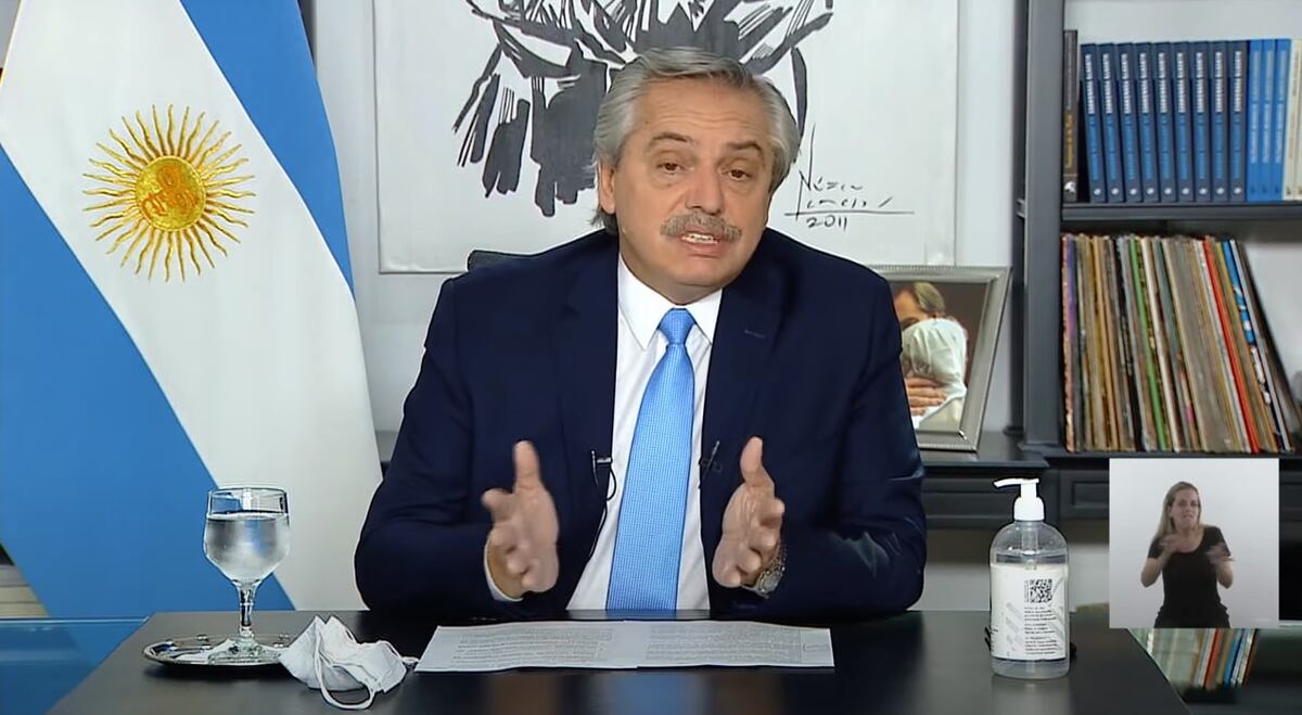 Alberto Fernández explicó su frase sobre el “relajamiento” y le habló al personal de salud