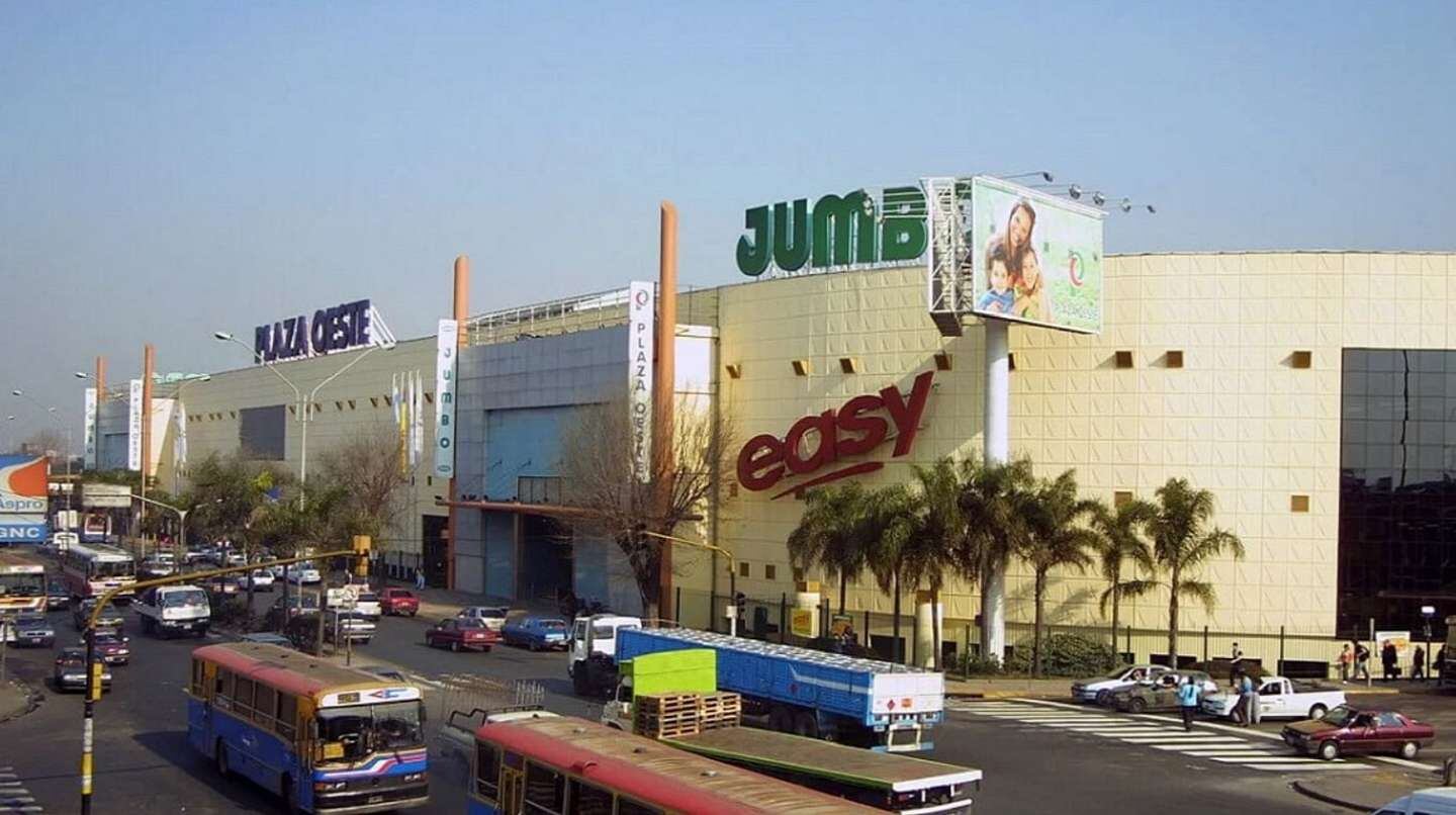 El robo sucedió en el interior del Plaza Oeste Shopping (Foto: Twitter).