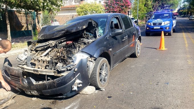 El Renault Megane quedó destruido tras el siniestro.