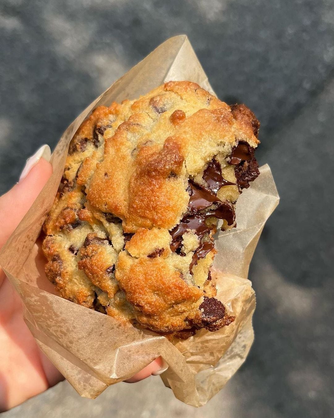 La clásica, de vainilla con nueces y chocolate.