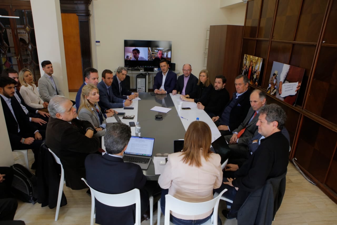 Bullrich junto a su equipo económico