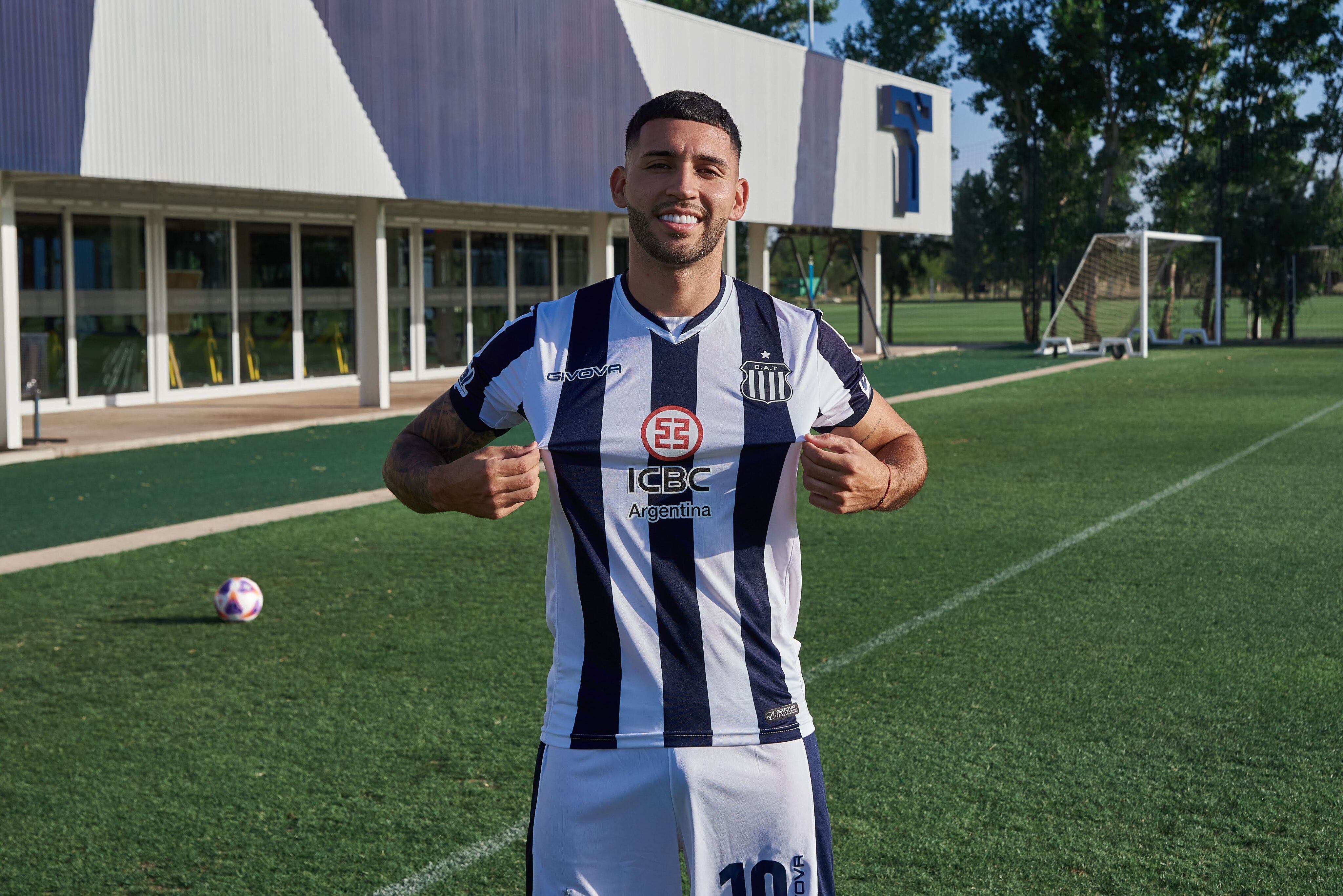 "NB10" estuvo haciendo fuerzas para retornar. Antes del anuncio oficial de Talleres, ya venía entrenando en el CARD con ropa casual y separado. (Prensa Talleres)