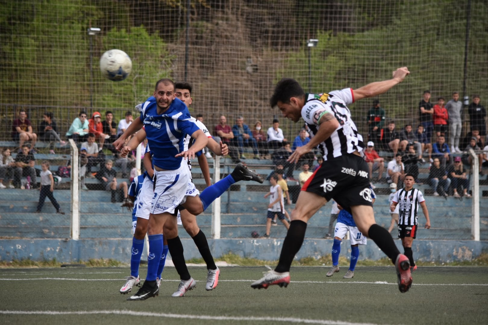 El puntero de la Zona A fue derrotado 3 a 2 por Atlético Carlos Paz este sábado. (Prensa Argentino Peñarol).