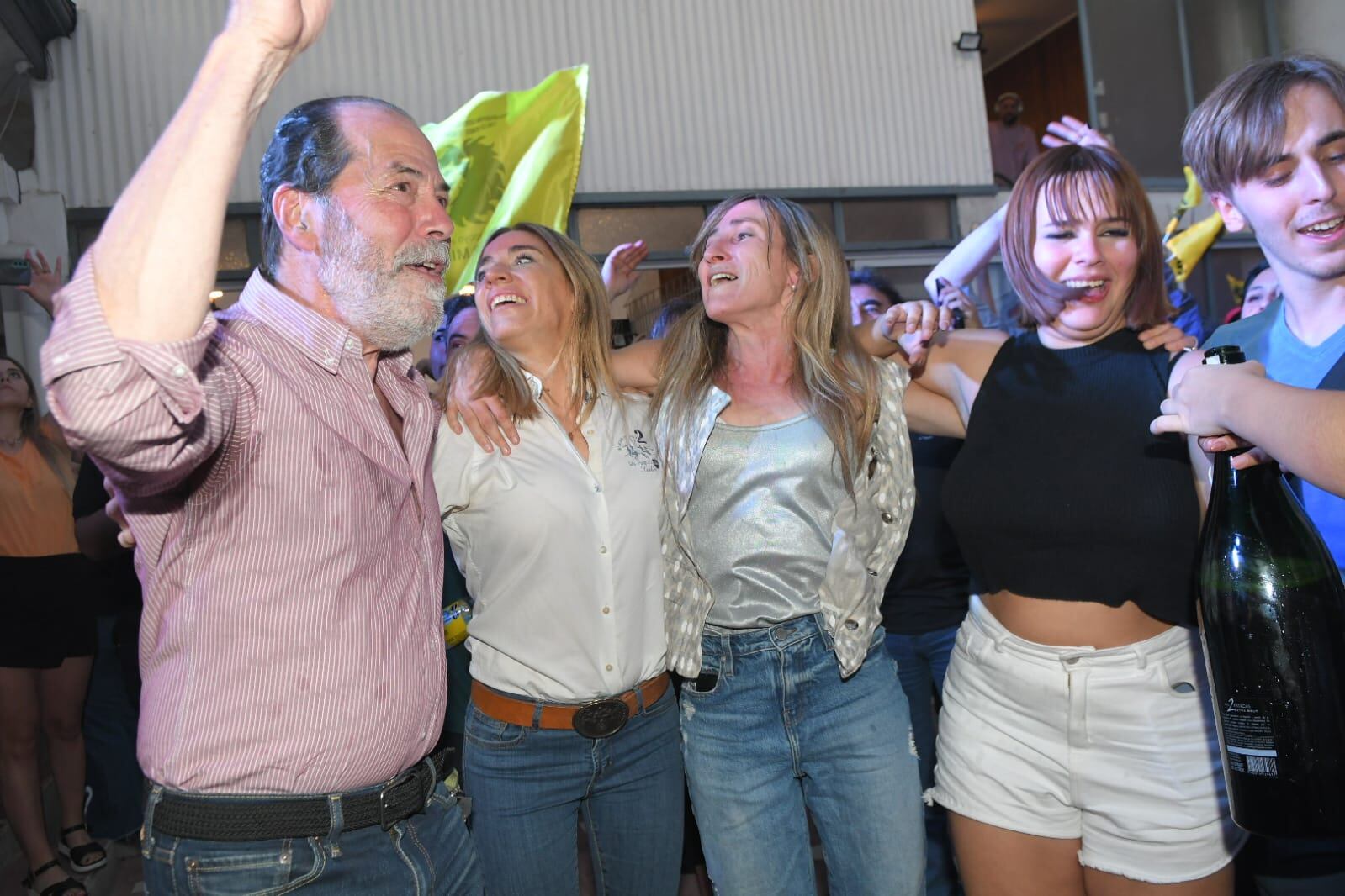 Celebran en el bunker de los Demócratas libertarios de Mendoza.