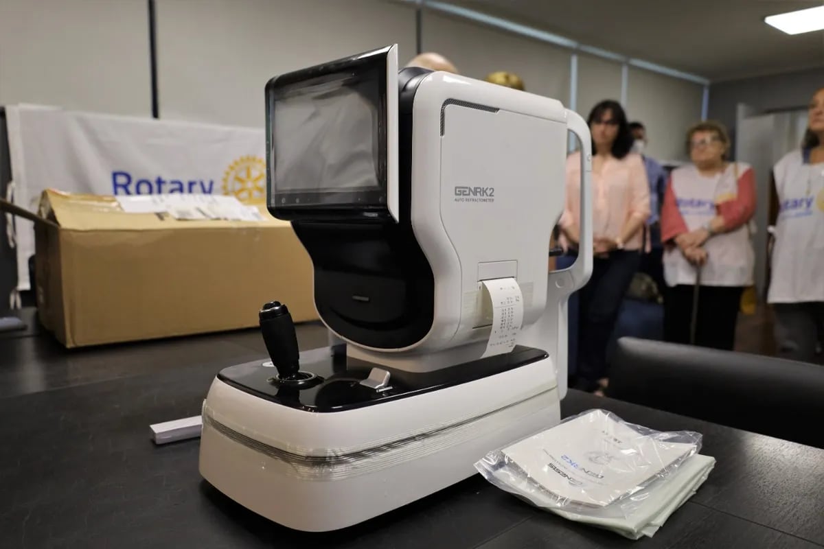 El autorefractómetro donado por el Rotary Club Jujuy al Hospital Materno Infantil.