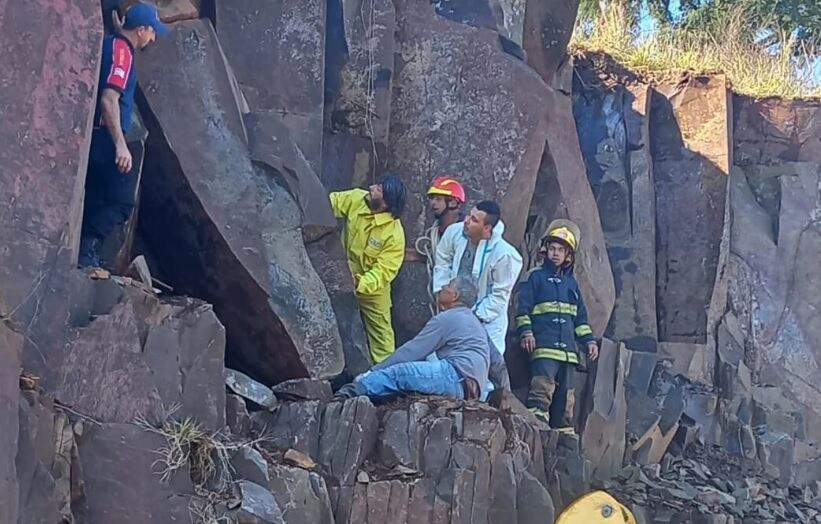 Dos Hermanas: tras un derrumbe, debieron rescatar a un hombre.