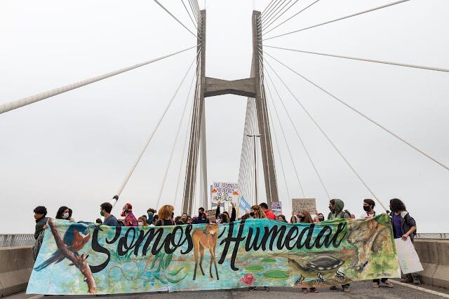 Marcha en contra de los incendios que se producen en las islas del Paraná.