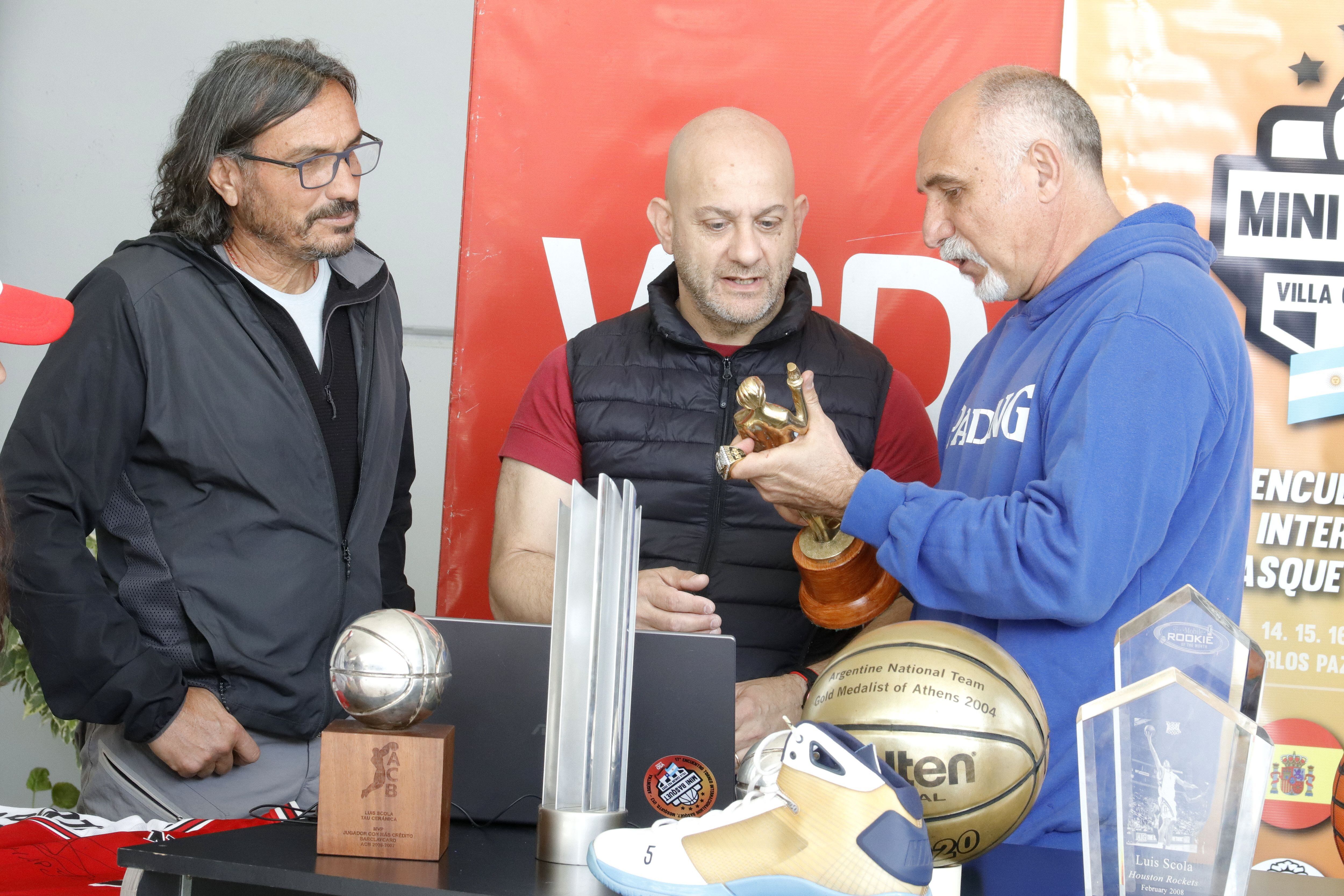 El intendente visitó el encuentro de mini basquet