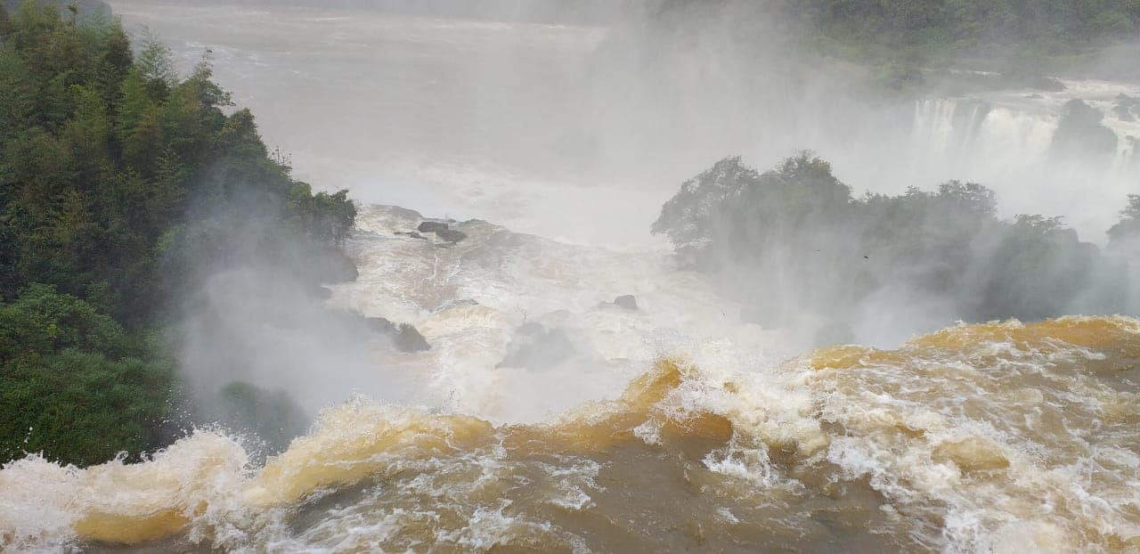 Las Cataratas del Iguazú deslumbran con un caudal extraordinario.