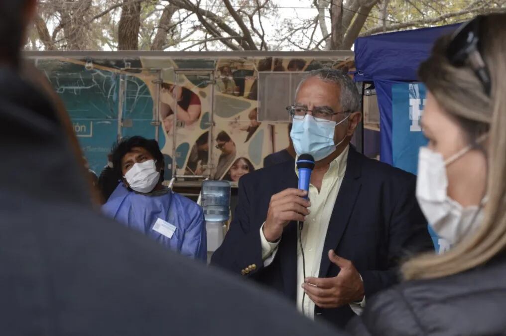 "A partir del próximo 1 de noviembre, comenzamos en Jujuy con la aplicación de la dosis adicional o tercera dosis", dijo este jueves en Abra Pampa el ministro Gustavo Bouhid.