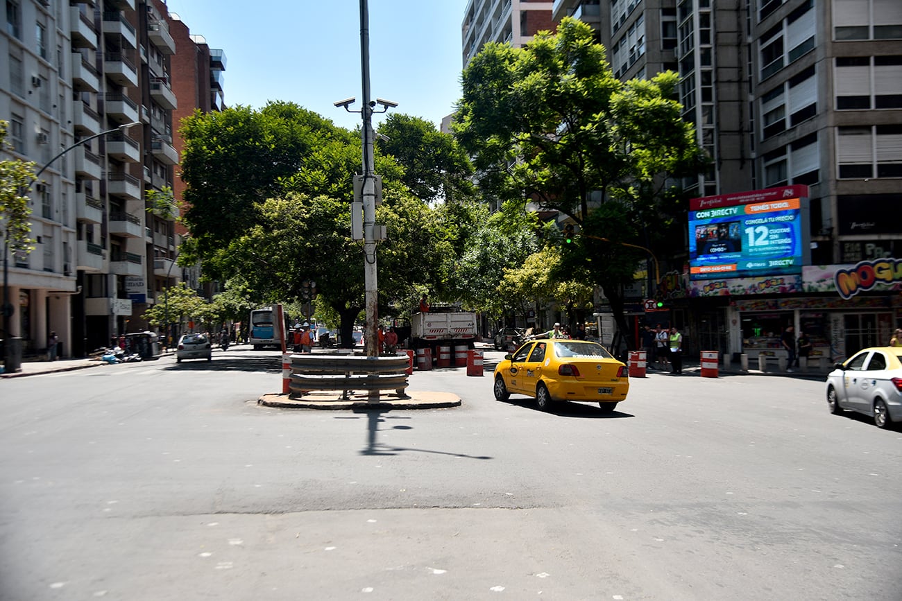 Mercado Sud. Cambio de mano en Chacabuco e Illia. (Pedro Castillo / La Voz)