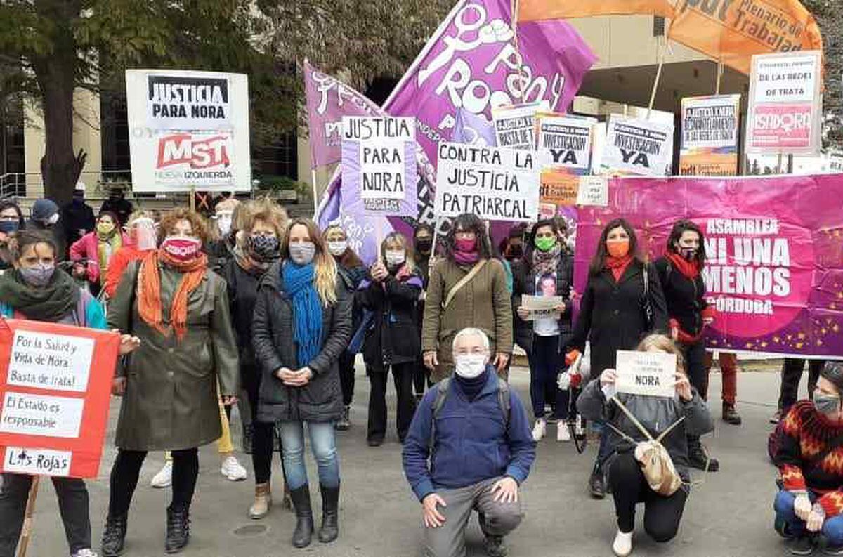 MARCHA. En junio de 2020 la Asamblea Ni Una Menos acompañó a la familia de "Nora" para que el caso sea investigado como trata de personas (Gentilea Soledad Díaz García),