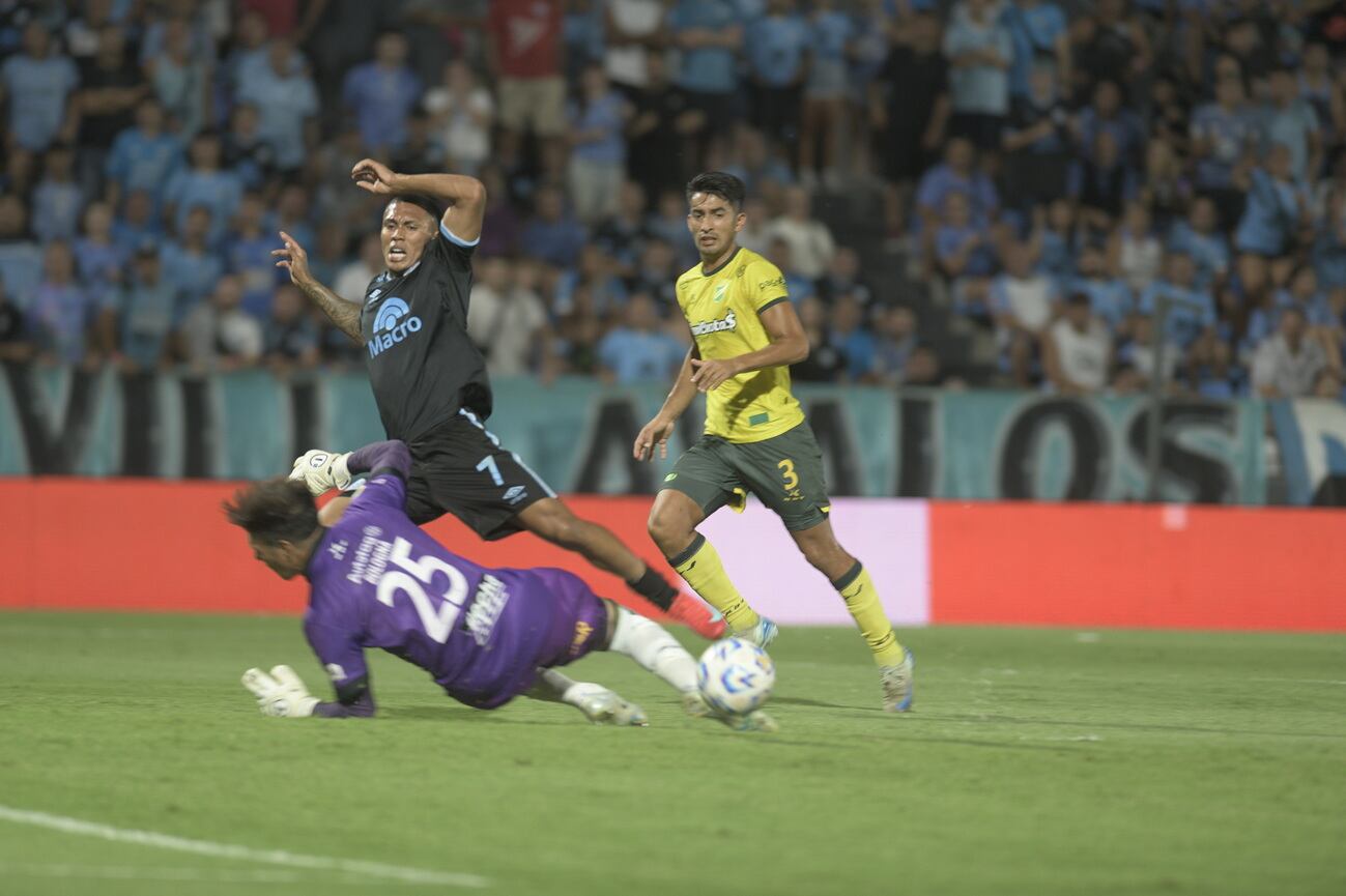 Belgrano recibió a Defensa y Justicia por la Liga Profesional. (Ramiro Pereyra / La Voz)