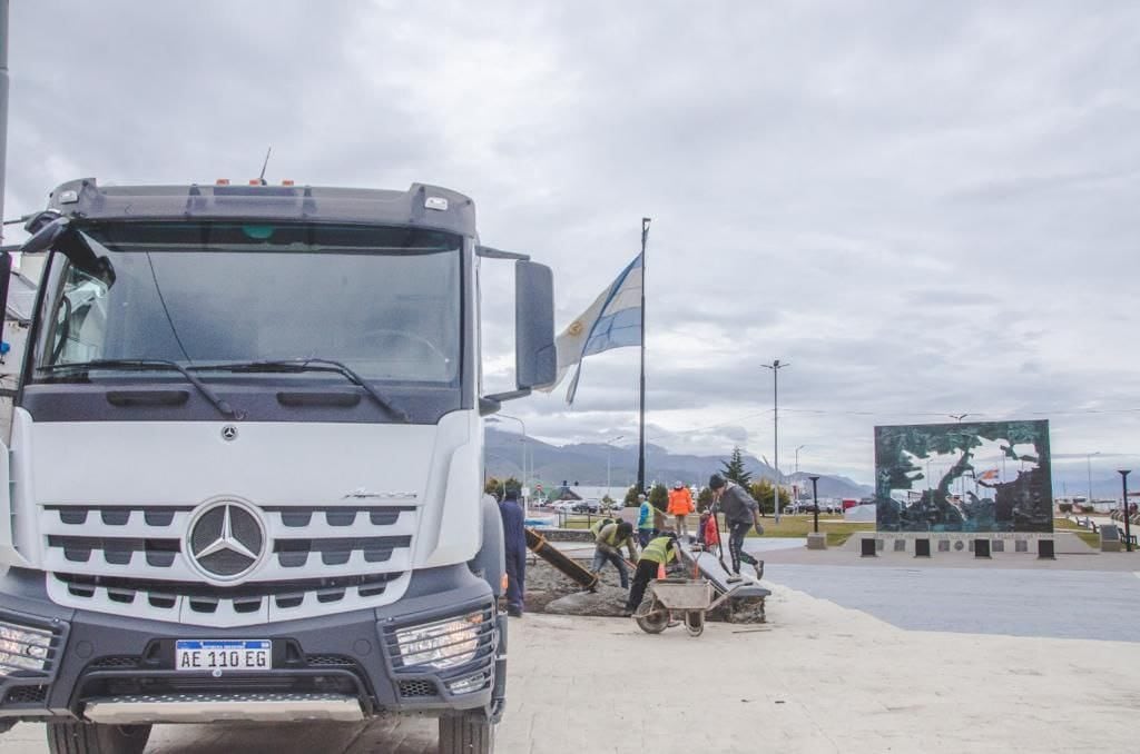 Hormigonaron el sector destinado a personas con movilidad reducida en plaza Malvinas