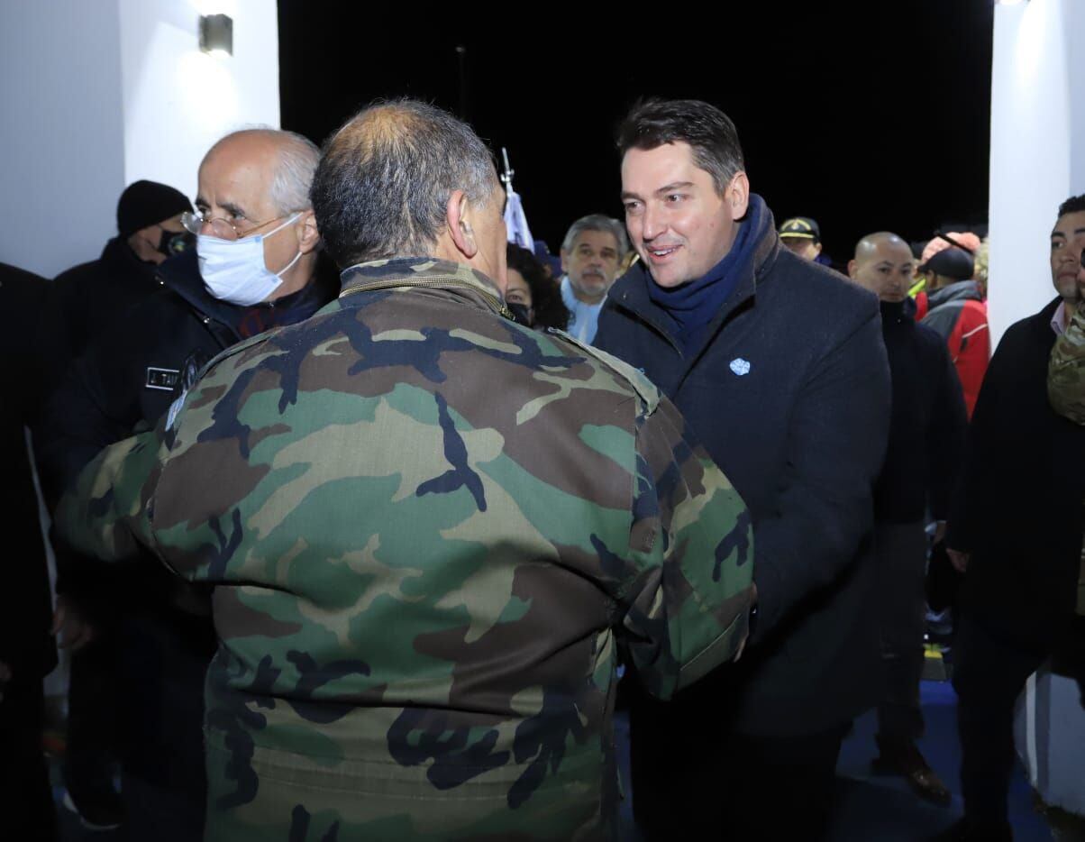 El Intendente Pérez acompañó a los Veteranos durante la Vigilia del 2 de abril.