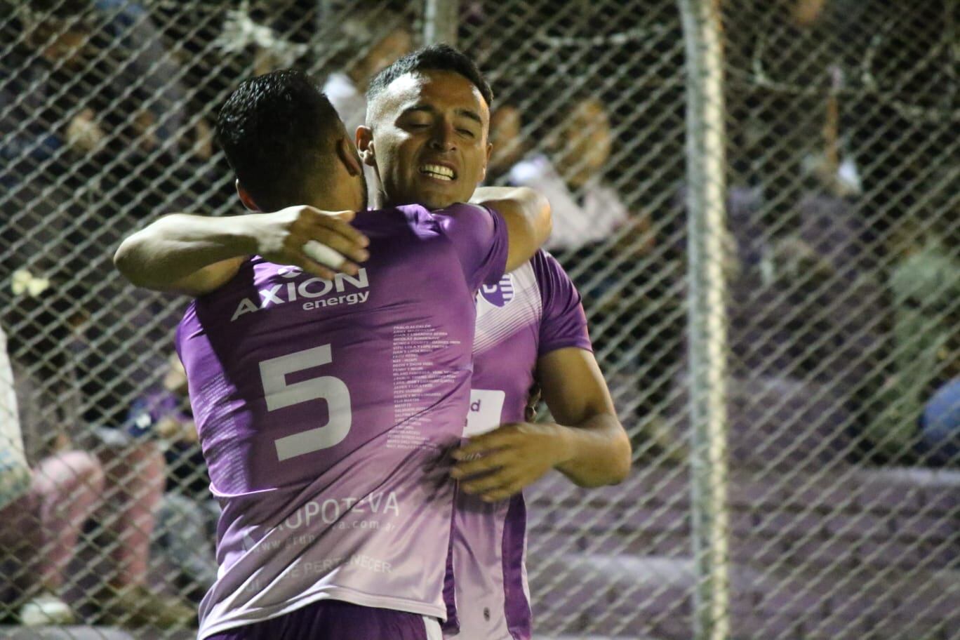 Francisco Molina festeja el primer gol de Dálmine ante San Martín de Tucumán (Prensa Dálmine)