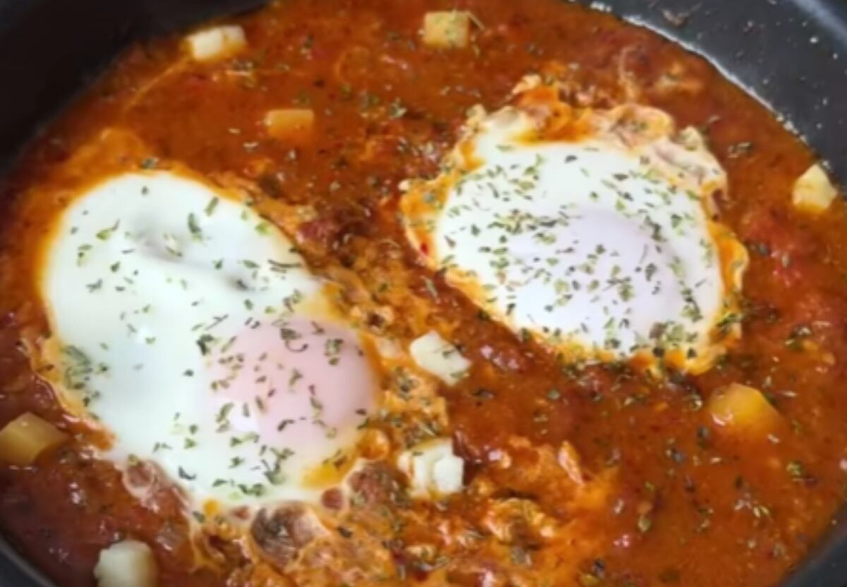 Cómo hacer una sabrosa shakshuka en solo 10 minutos: la receta del plato árabe más fácil de preparar