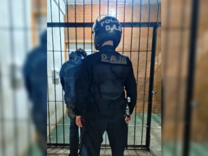 Intentó ingresar a una casa y escapó por los techos: terminó detenido.