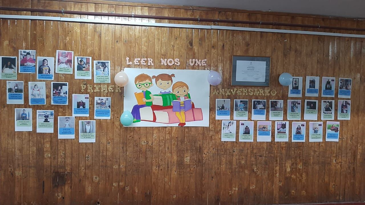 La ornamentación que realizaron en la escuela en celebración del aniversario del proyecto, comenzado un 18 de mayo.