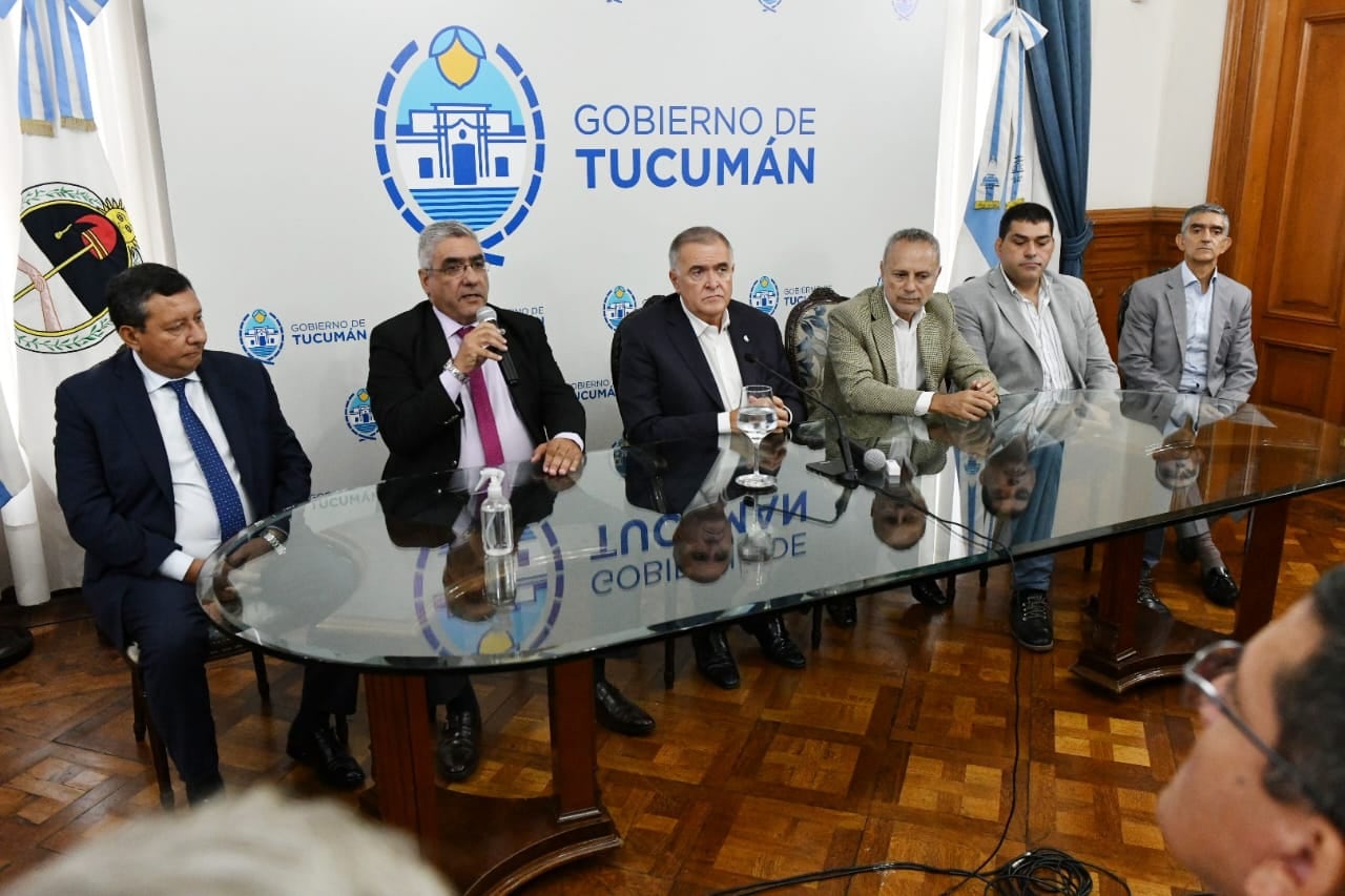 El sector de la construcción celebra la reactivación de proyectos paralizados por la crisis nacional.