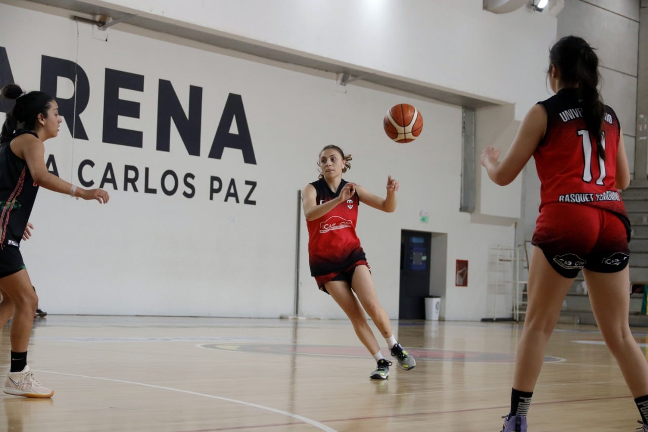 Basquet femenino en el Estadio Arena