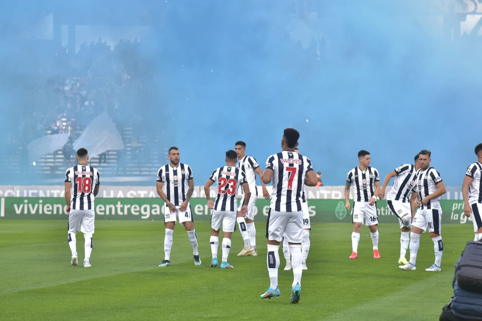 Talleres enfrenta a Racing Club en el estadio Mario Kempes por la Liga Profesional. (Facundo Luque / La Voz)