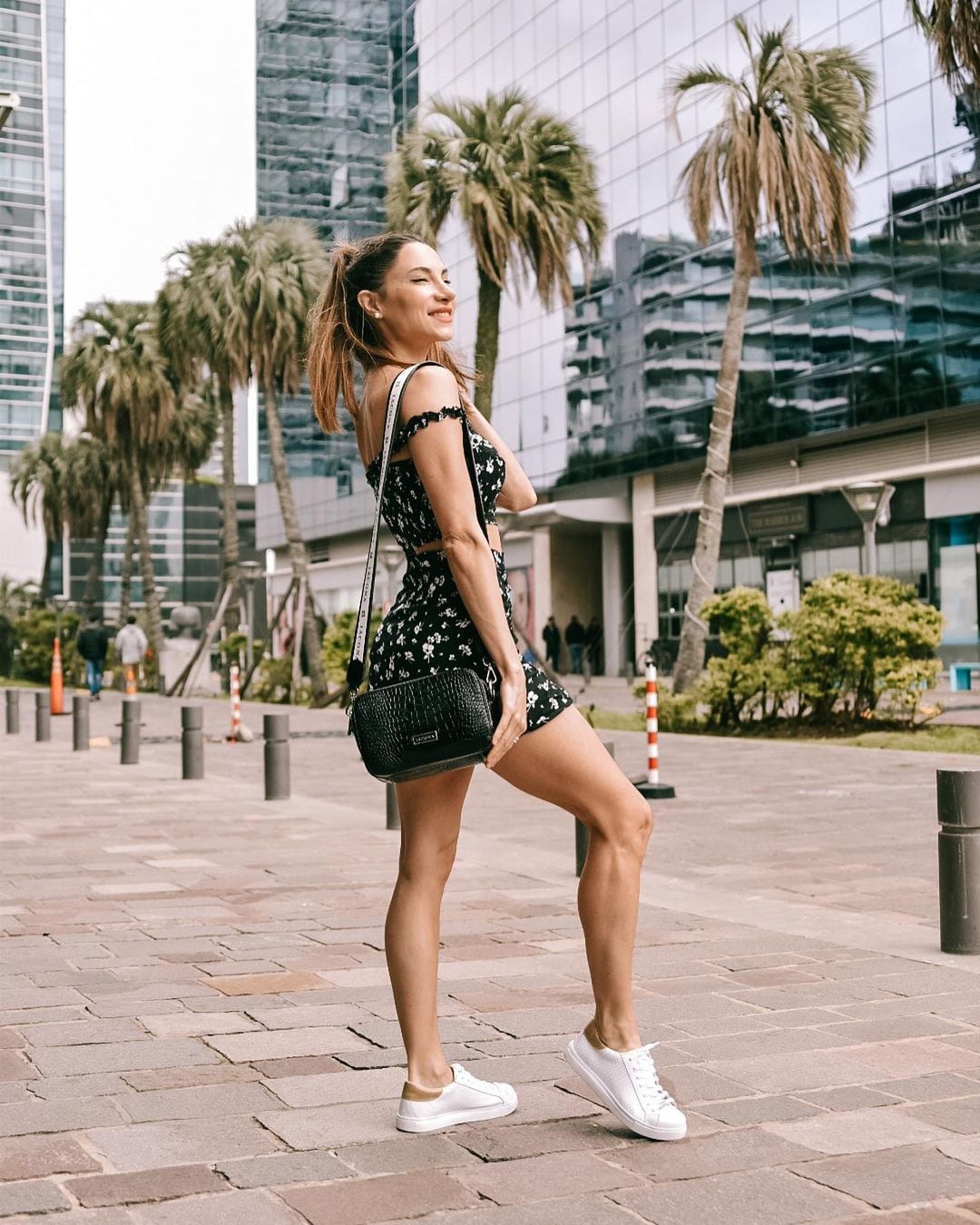 La actriz y bailarina por las calles de Puerto Madero.