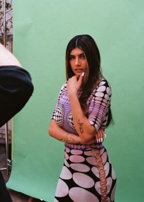 Mia Khalifa posó con su vestido de lunares.