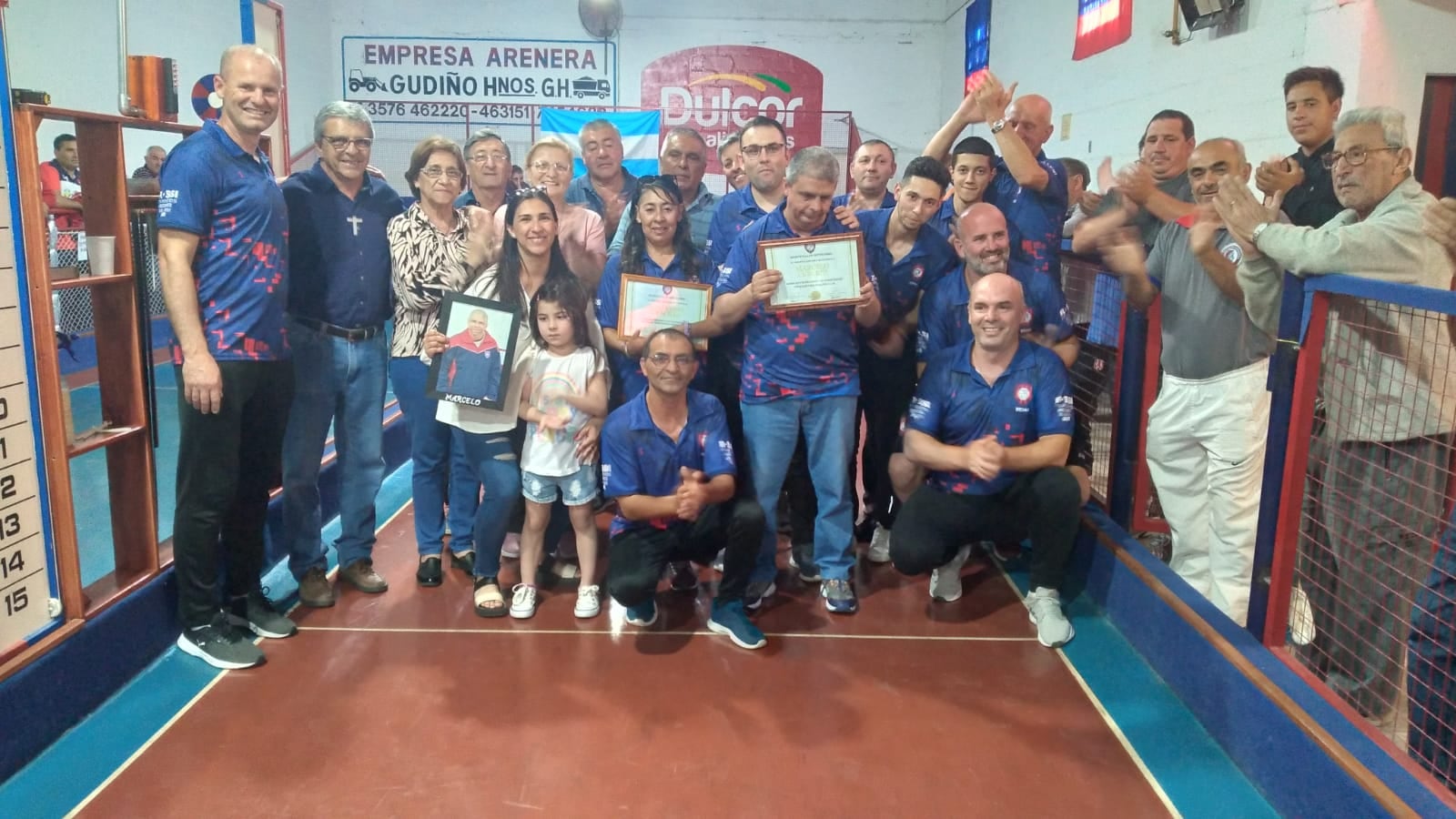 Marcelo Cuberes fue homenajeado por el Club 24 de Septiembre en Arroyito