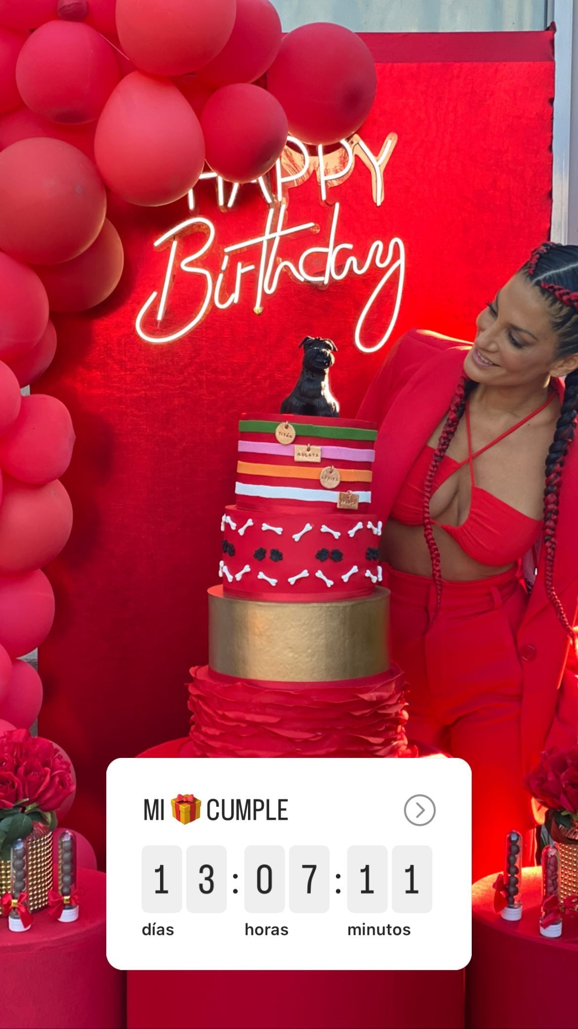 Silvina Escudero comenzó la cuenta regresiva para su cumpleaños con un look total rojo.